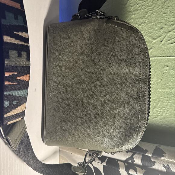 Steve Madden Dome Crossover Purse/ Bag Zip Up Olive Green Color. Good Condition! - Picture 10 of 16